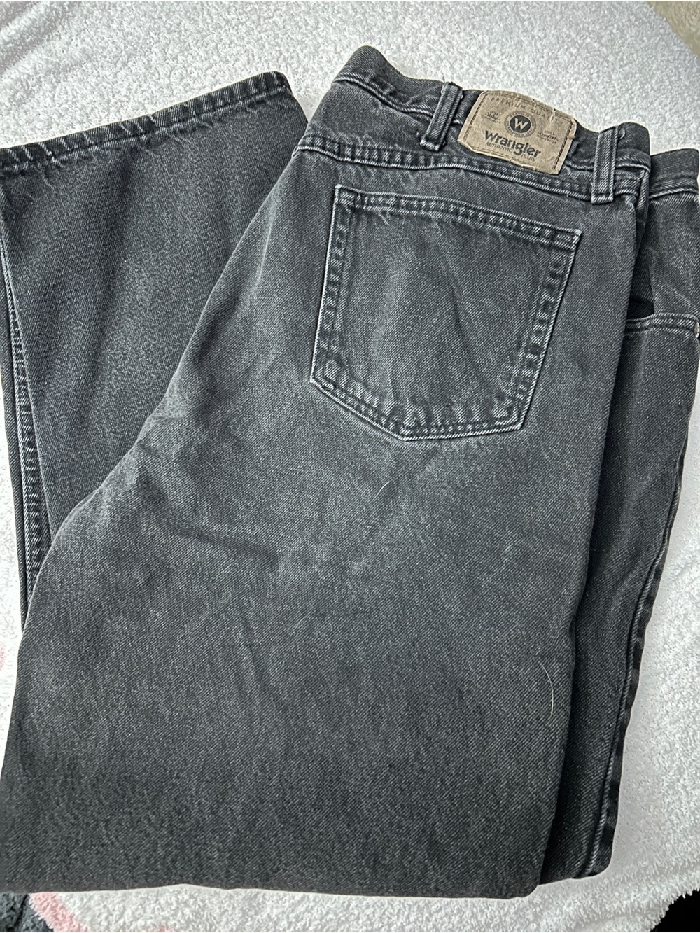 Wrangler Men's Washed Black Relaxed Jeans